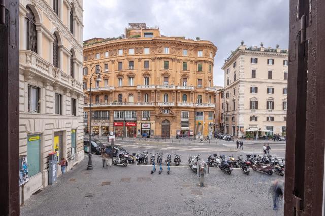 Vierzimmerwohnung in Largo Arenula, Roma - Foto 1