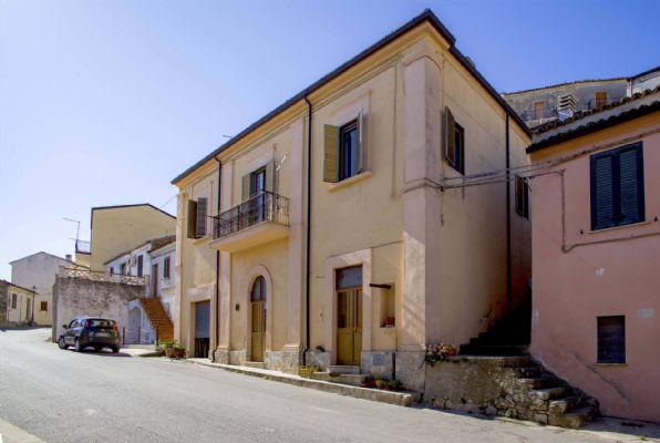 Casa indipendente in vendita a Roseto Capo Spulico