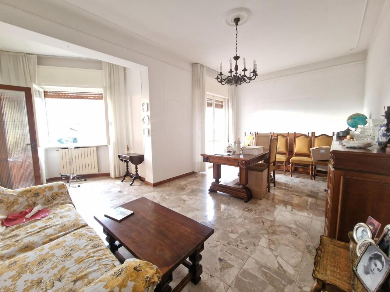 appartamento in vendita a Carrara in zona Fabbrica