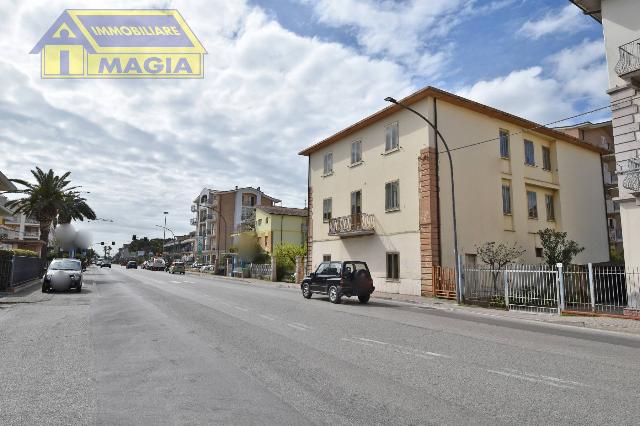 Apartament in Via Gian Lorenzo Bernini 28, Grottammare - Photo 1