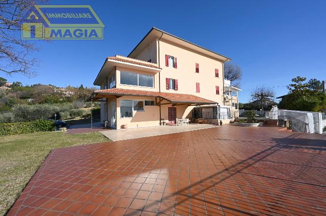 Mansion in {3}, Via Villa Morganti 17/a - Photo 1