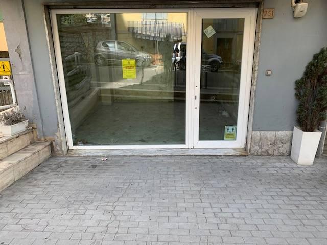 Geschäft in Via Giuseppe Mazzini 251, Potenza - Foto 1