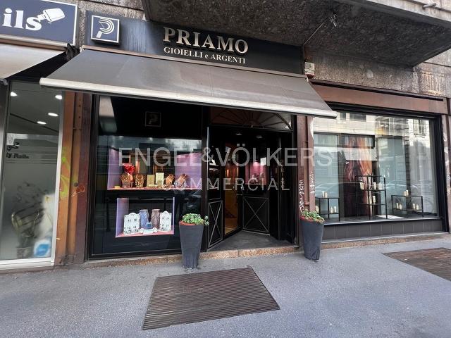 Shop in {3}, Via Broletto - Photo 1