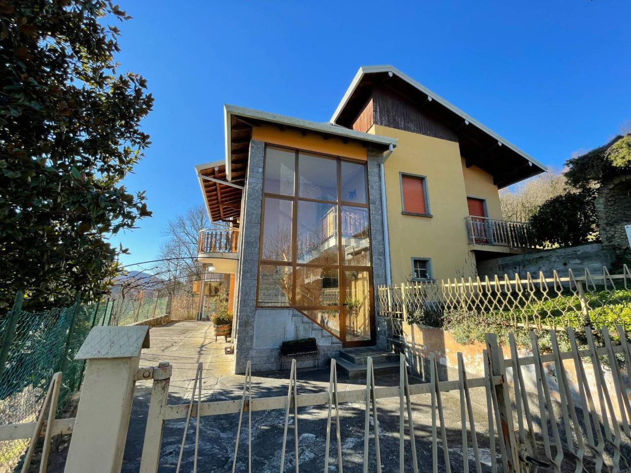 Villa in vendita a Vertova
