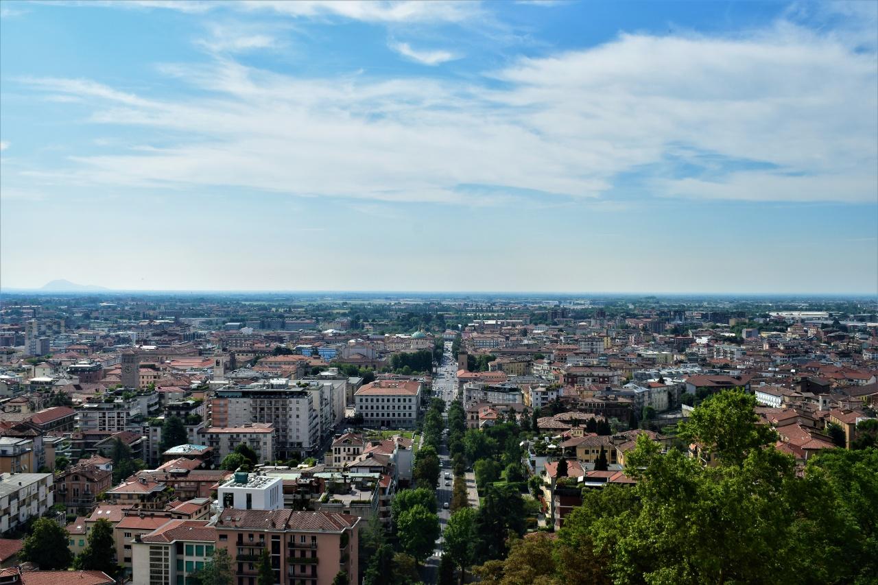 Esercizio commerciale in , Bergamo, {3} - Foto 1