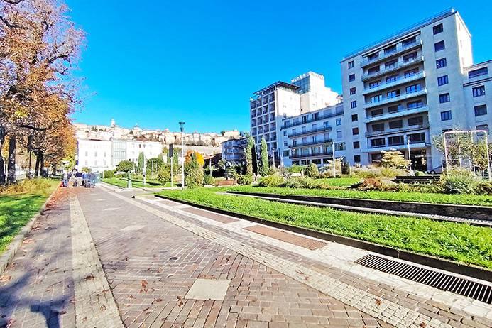 Negozio in , Bergamo, {3} - Foto 1
