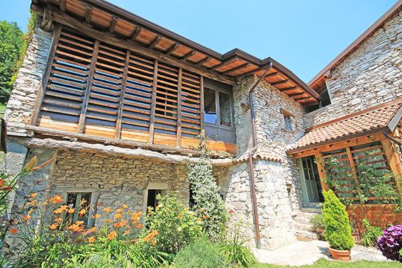 Casa indipendente in vendita a Caprino Bergamasco