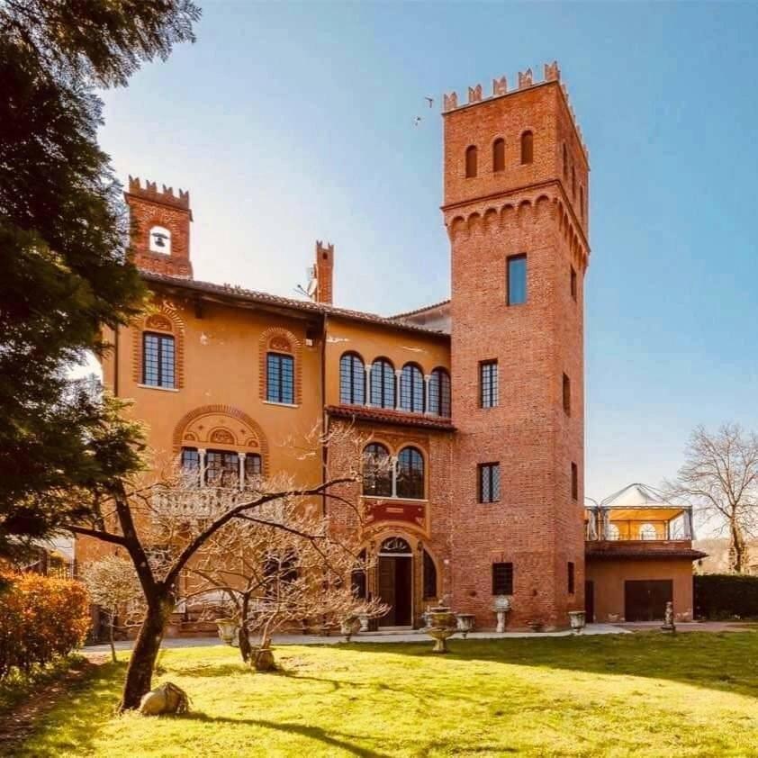 Palazzina commerciale in vendita a Cavallirio