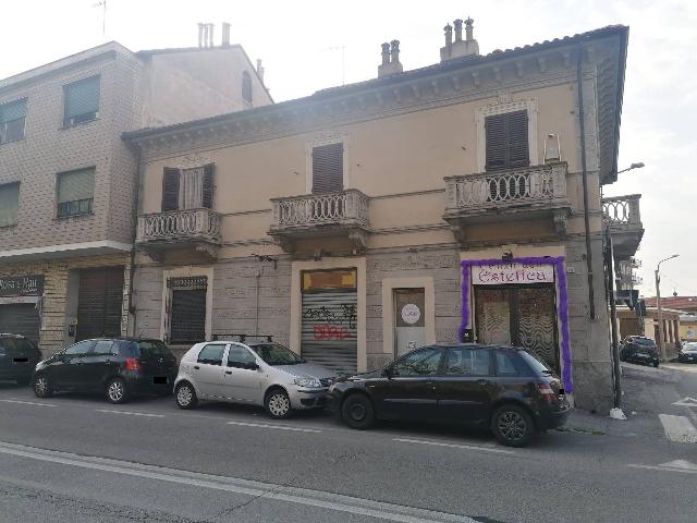 Negozio in Via Camillo Benso di Cavour 64, Moncalieri - Foto 1