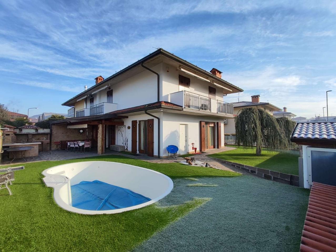 Villa bifamiliare in vendita a Telgate