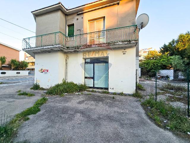 Detached house in {3}, Via Tirino 165 - Photo 1