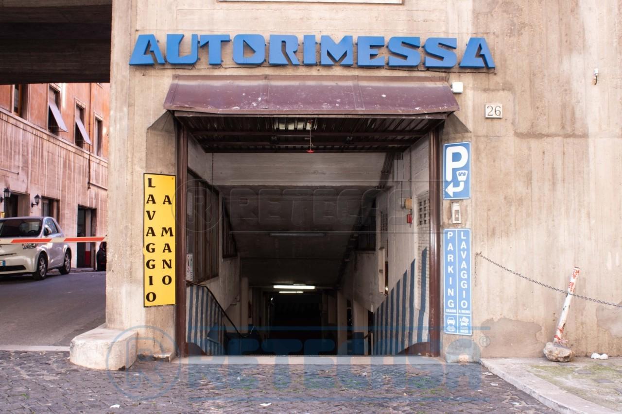 Parcheggio chiuso in vendita a Roma