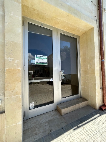 Geschäft in Via Taranto 39, Lecce - Foto 1