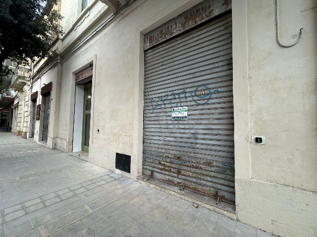 Geschäft in Viale dell'Università 61, Lecce - Foto 1