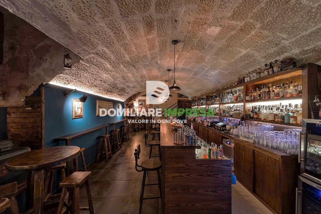 Wine bar in Via Guglielmo Paladini, Lecce, {3} - Foto 1