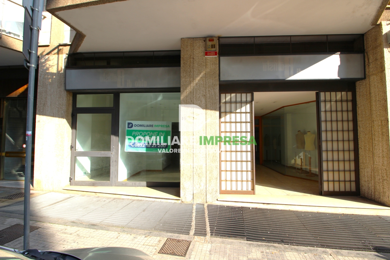 Negozio in Via Antonio Salandra 16, Lecce, {3} - Foto 1