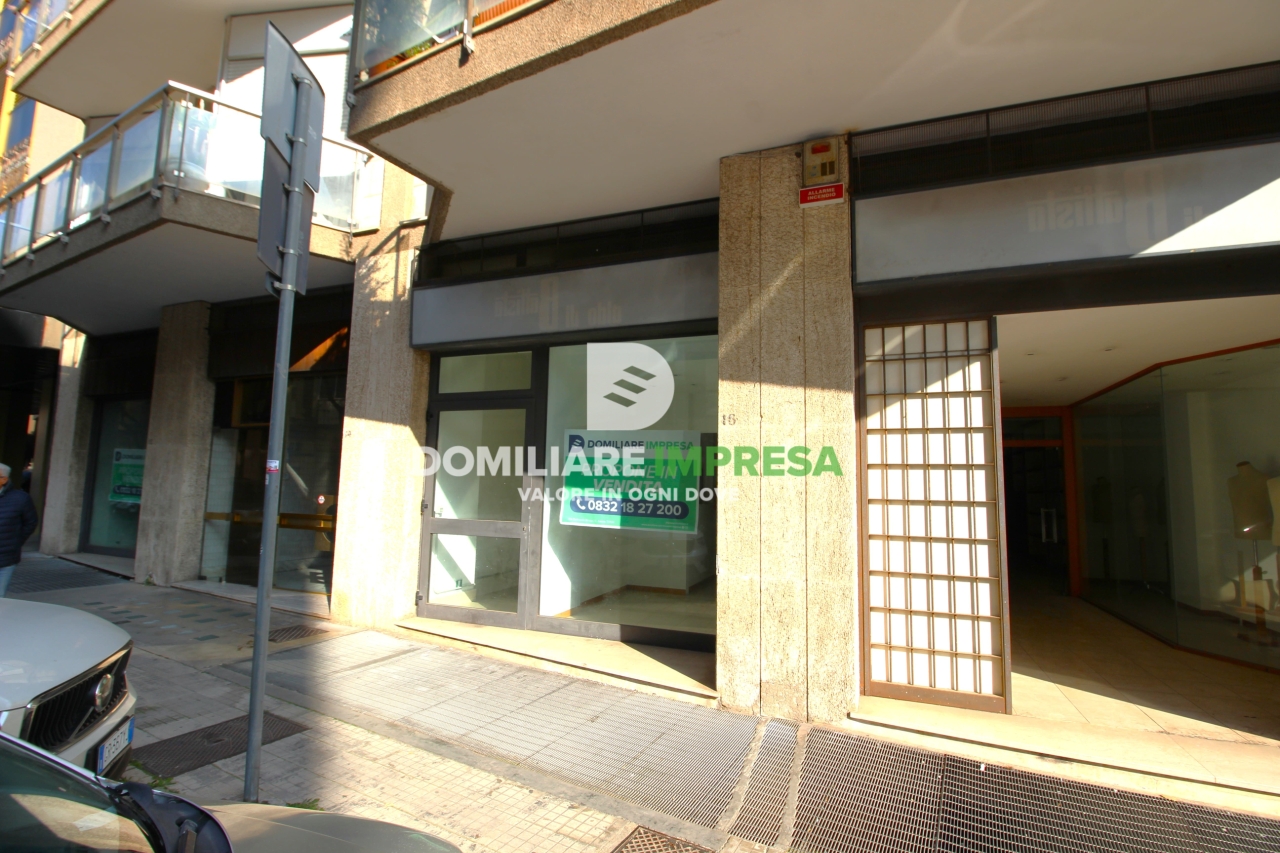 Negozio in Via Antonio Salandra 16, Lecce, {3} - Foto 2
