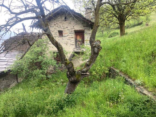 Country house or cottage in {3}, Frazione Graine - Photo 1