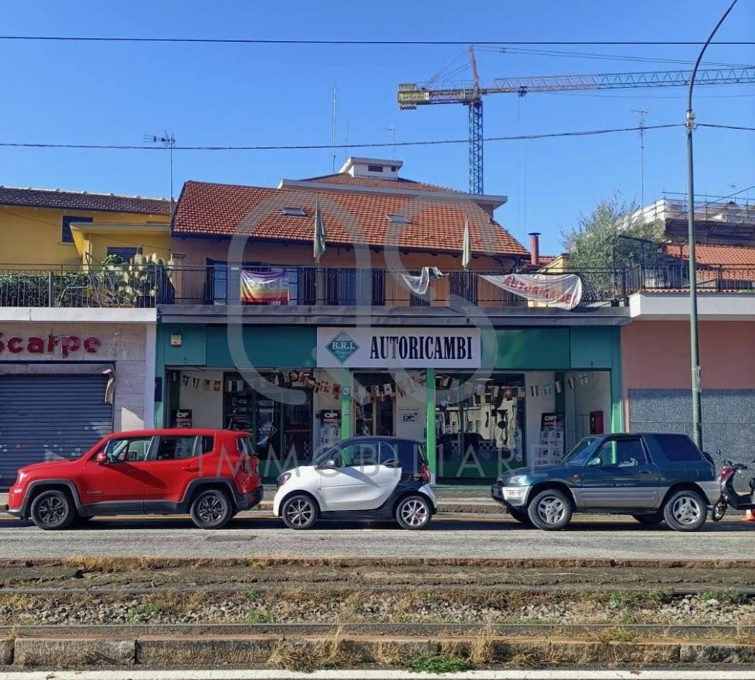 Palazzina commerciale in vendita a Torino