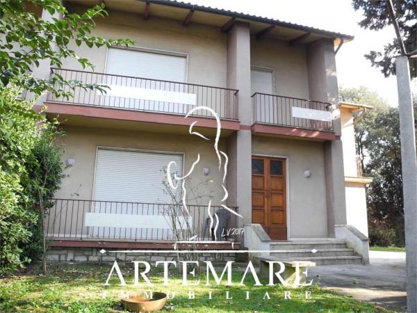 Villa bifamiliare in vendita a Pietrasanta