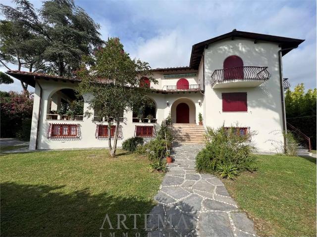 Mansion in Leonardo da Vinci, 12, Forte dei Marmi - Photo 1