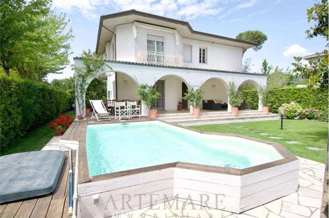 Mansion in Via Cristoforo Colombo, Forte dei Marmi - Photo 1