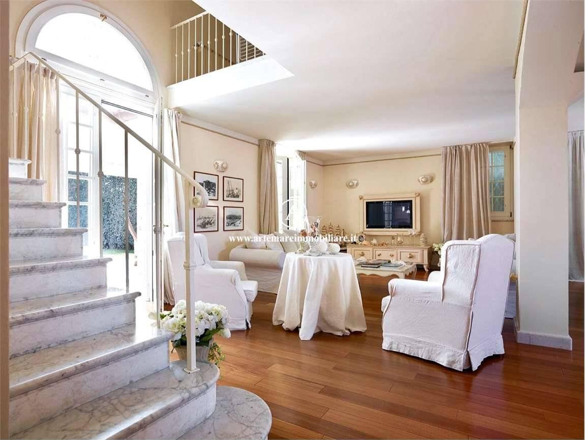 casa indipendente in affitto a Forte dei Marmi in zona Vittoria Apuana