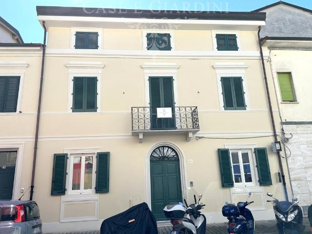 Detached house in Via Giuseppe Verdi 147, Viareggio - Photo 1