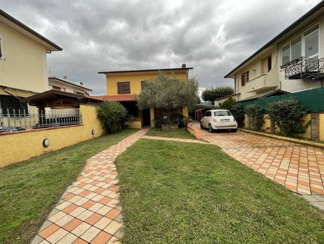 Mansion in Via Brasile, Camaiore - Photo 1