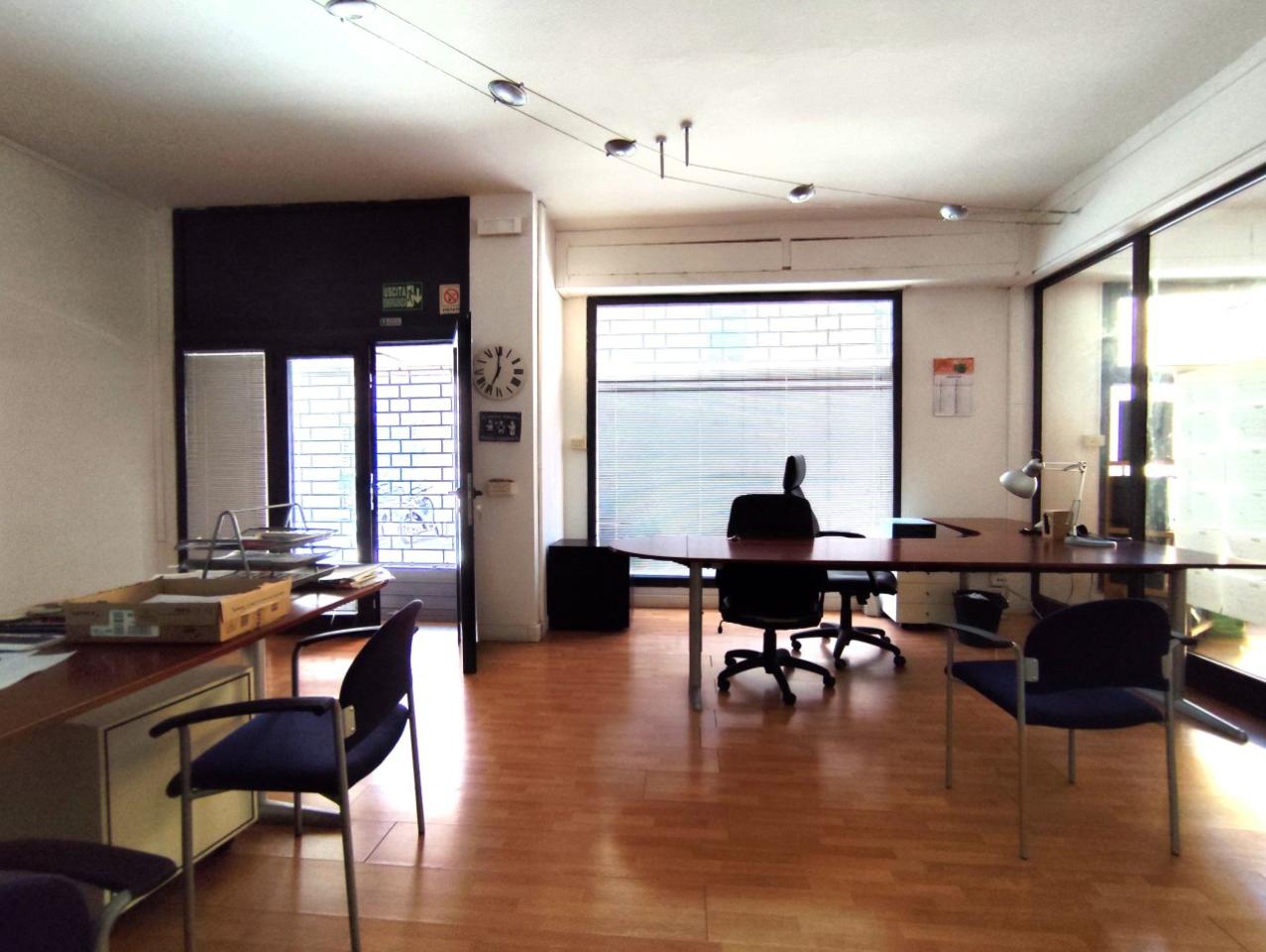 Palazzina commerciale in , Pistoia, {3} - Foto 2