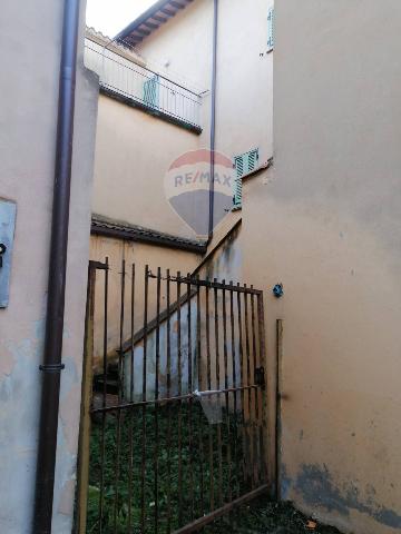 Casa indipendente in Via Centenio - Loc. Colfiorito 18, Foligno - Foto 1