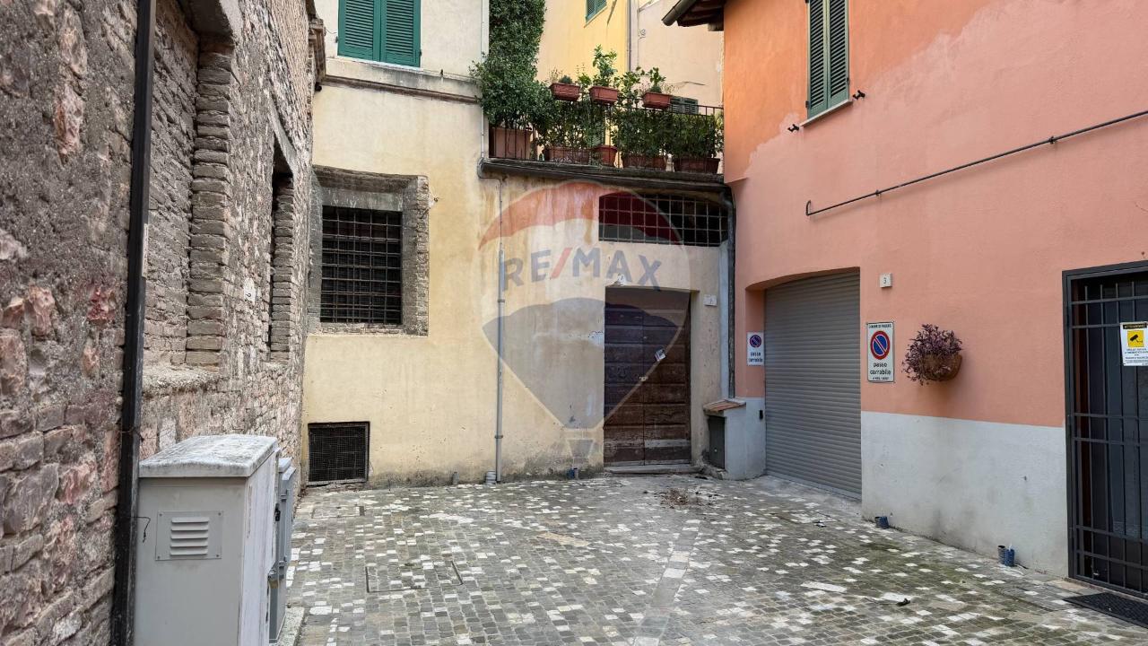 Laboratorio in Via del Mercato 1, Foligno, {3} - Foto 2