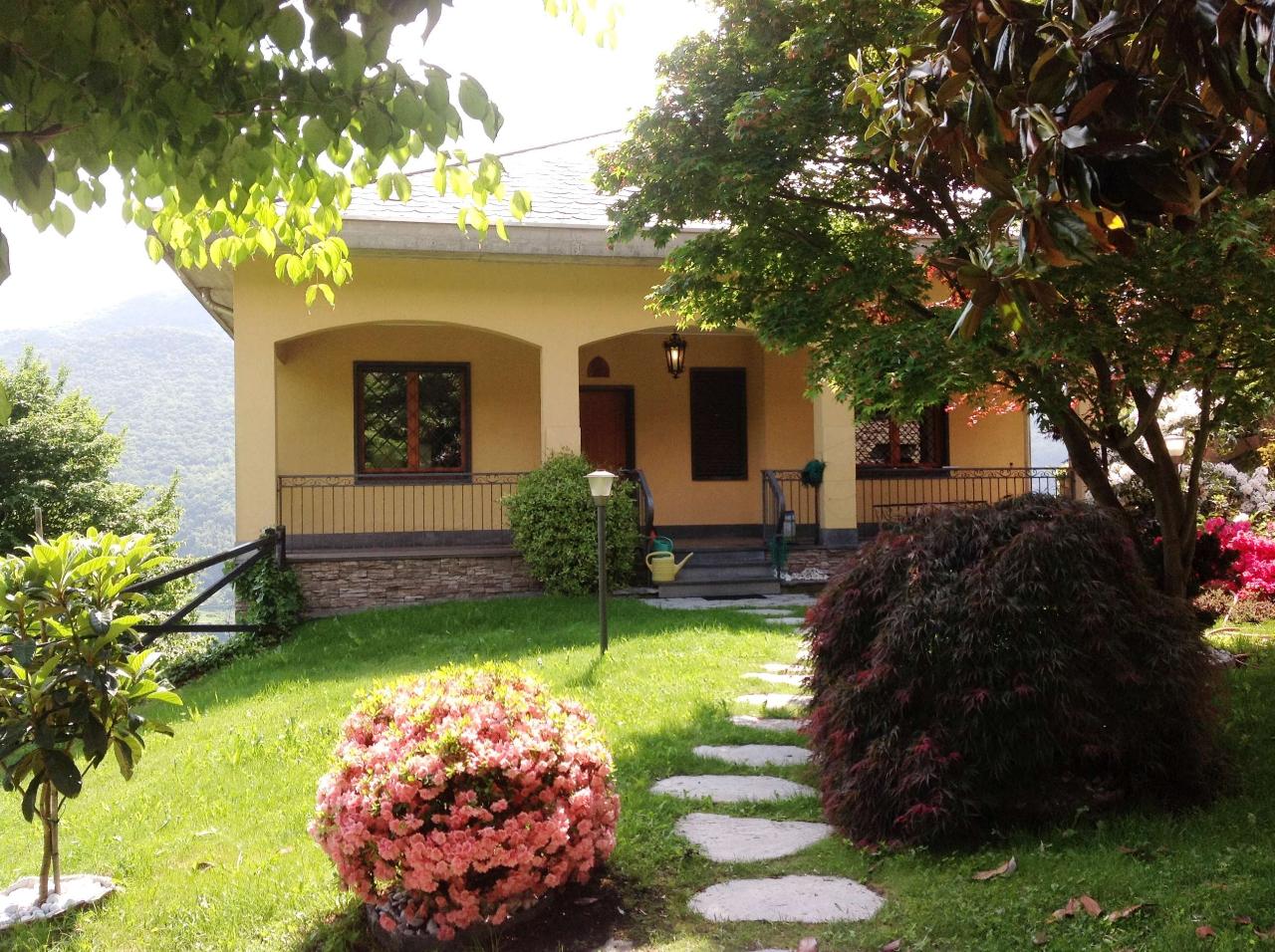 Villa bifamiliare in vendita a Cuasso Al Monte