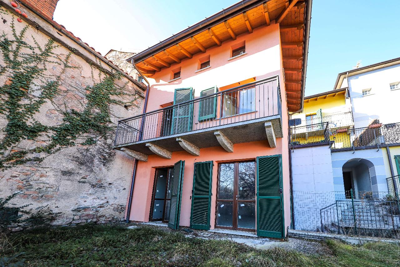 Villa a schiera in vendita a Cuasso Al Monte