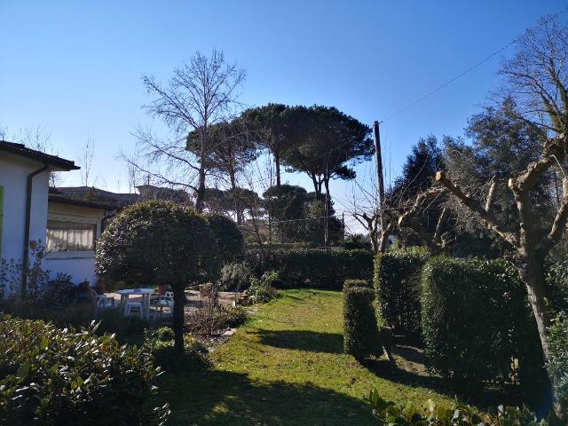 Detached house in a S. Domenichino 80, Massa - Photo 1