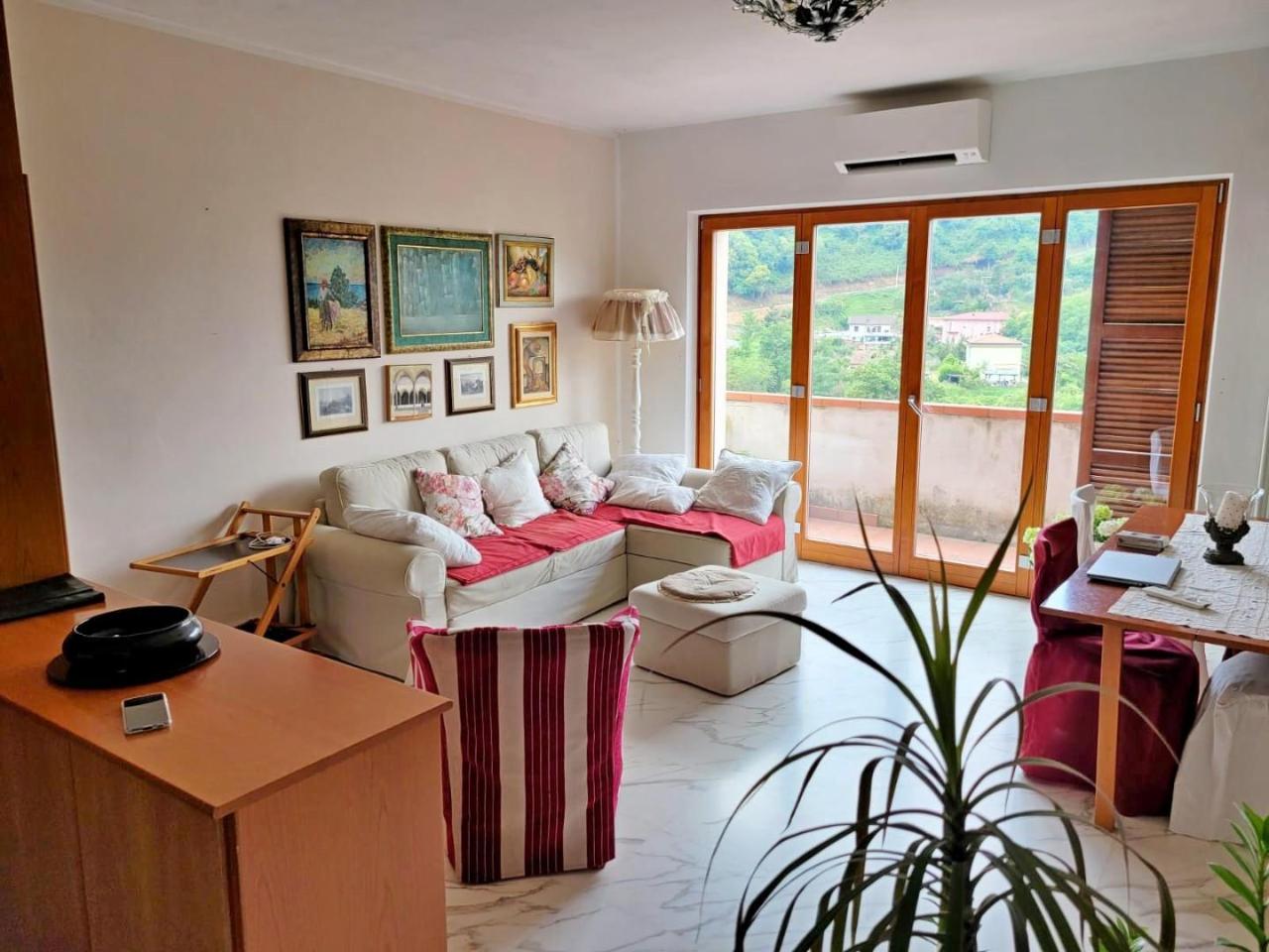 Villa bifamiliare in vendita a Carrara