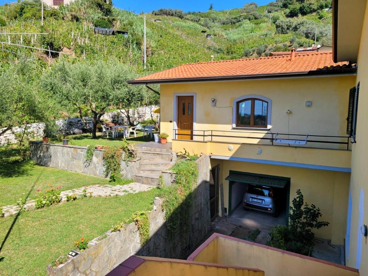 Villa bifamiliare in vendita a Massa
