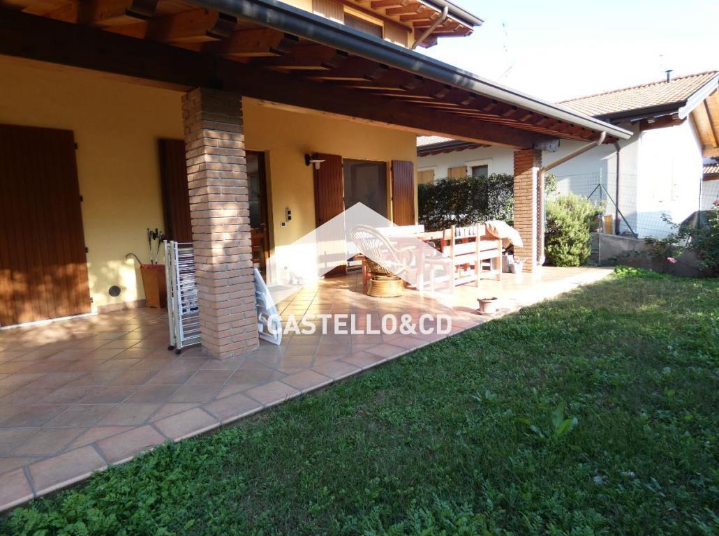 Villa bifamiliare in vendita a Padenghe Sul Garda