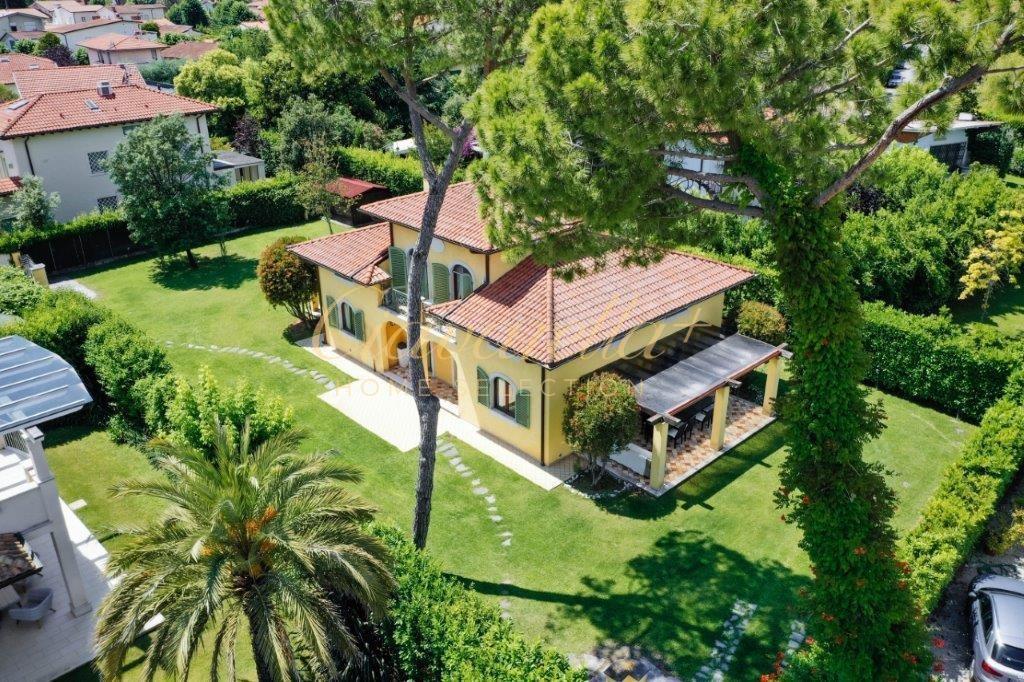 casa indipendente in vendita a Forte dei Marmi