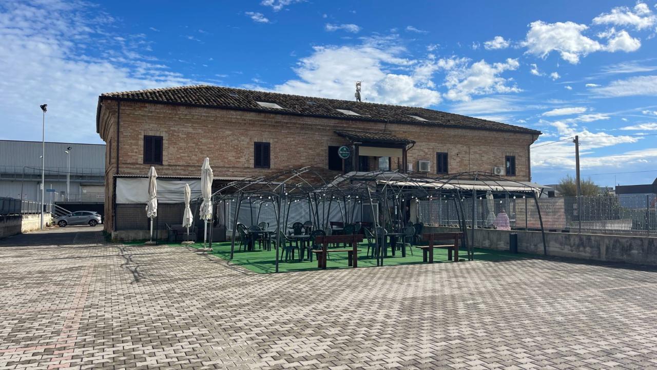 Esercizio commerciale in Via Pasubio 17, San Benedetto Del Tronto, {3} - Foto 1