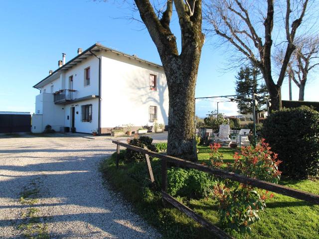 Villa in Porzione di Villa Bifamiliare con Giardino Alberato a Due Km da Medicina, Medicina - Foto 1