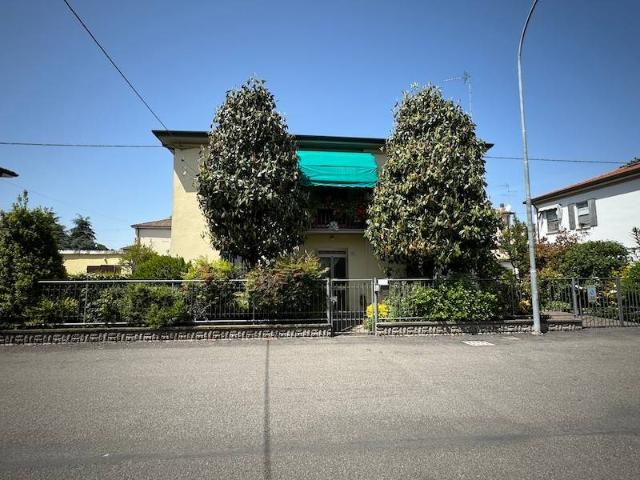 Mansion in Viale Martiri di Belfiore, Molinella - Photo 1