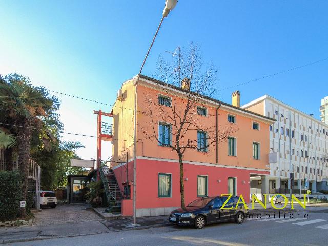 Palazzo in Via Vittorio Veneto 26-28, Gorizia - Foto 1