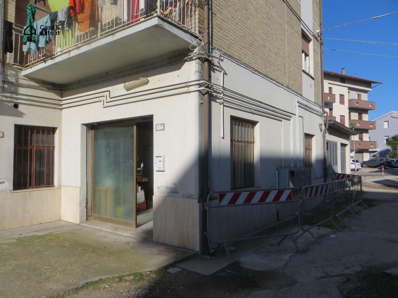 Palazzina commerciale in , Morrovalle, {3} - Foto 2