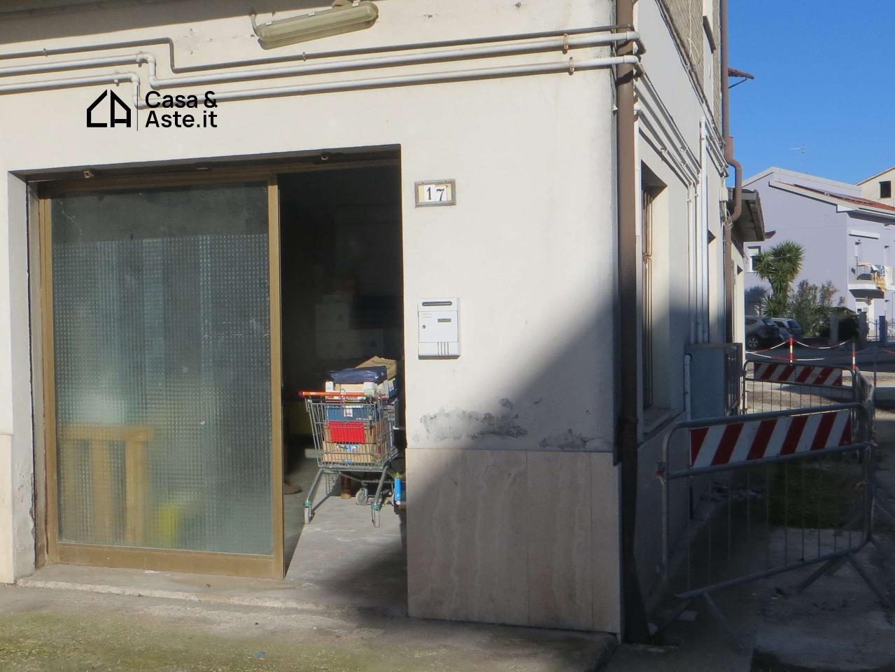 Palazzina commerciale in , Morrovalle, {3} - Foto 1
