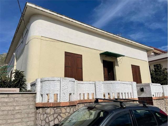 Villa in Via Duca degli Abruzzii, Mondragone - Foto 1