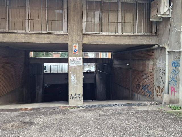 Garage or car box in Via Giuseppe Mazzini 172, Bologna - Photo 1