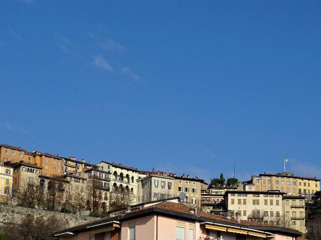 Quadrilocale in Via Monte Ortigara, Bergamo - Foto 1