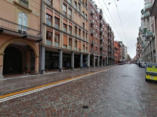 Negozio in Via San Felice 135, Bologna - Foto 1