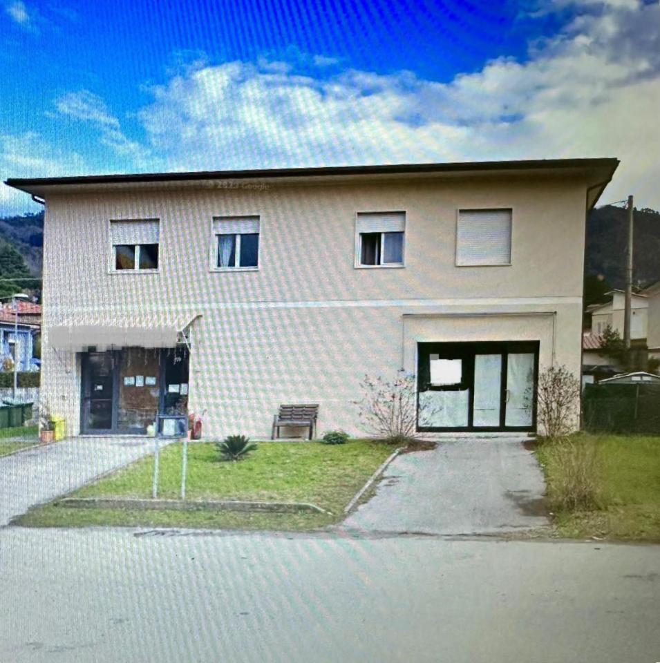 Locale commerciale in , Lucca, {3} - Foto 2